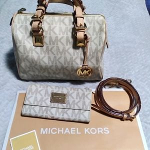 Michael Kors purse & matching wallet